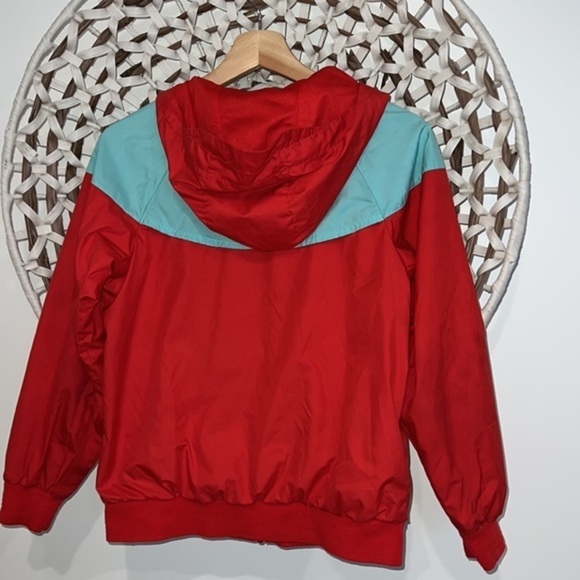 Nike turquoise and red boys windbreaker size M. Great condition. - Picture 5 of 5